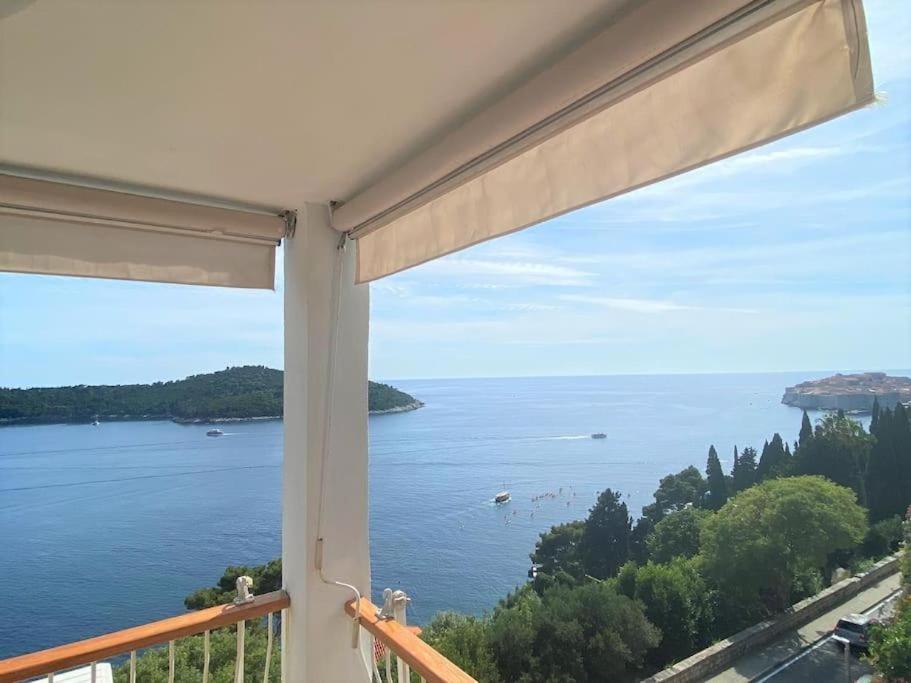 Sarah-sea View In Center